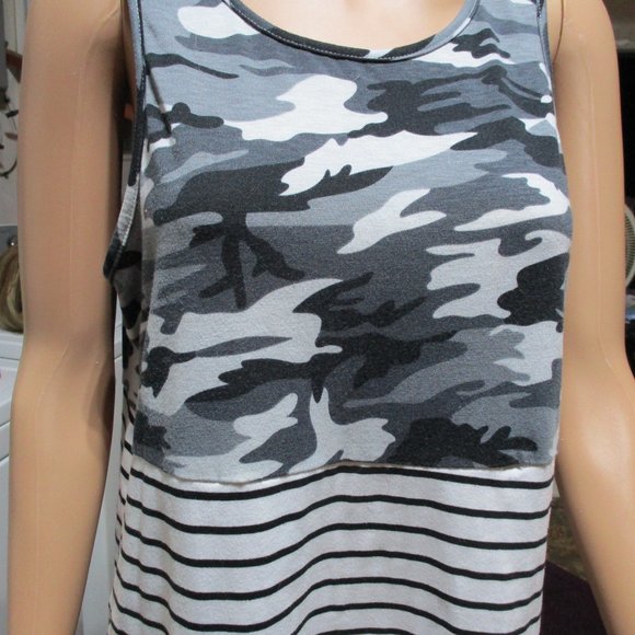 Women's Tank Top / Size 0XL / Grey Cammo and Stripes at Bottom - Picture 7 of 8